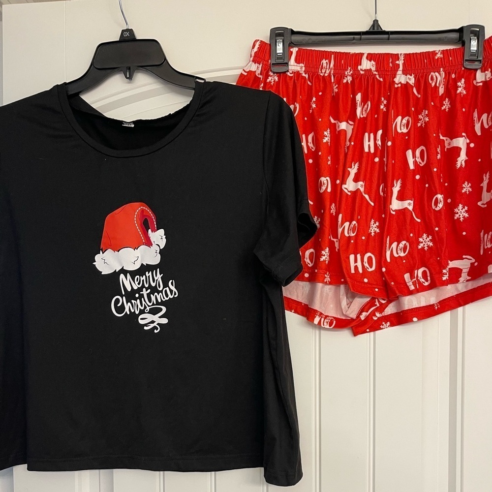 Merry Christmas short set pajamas women’s plus 1x Santa hat reindeer black red